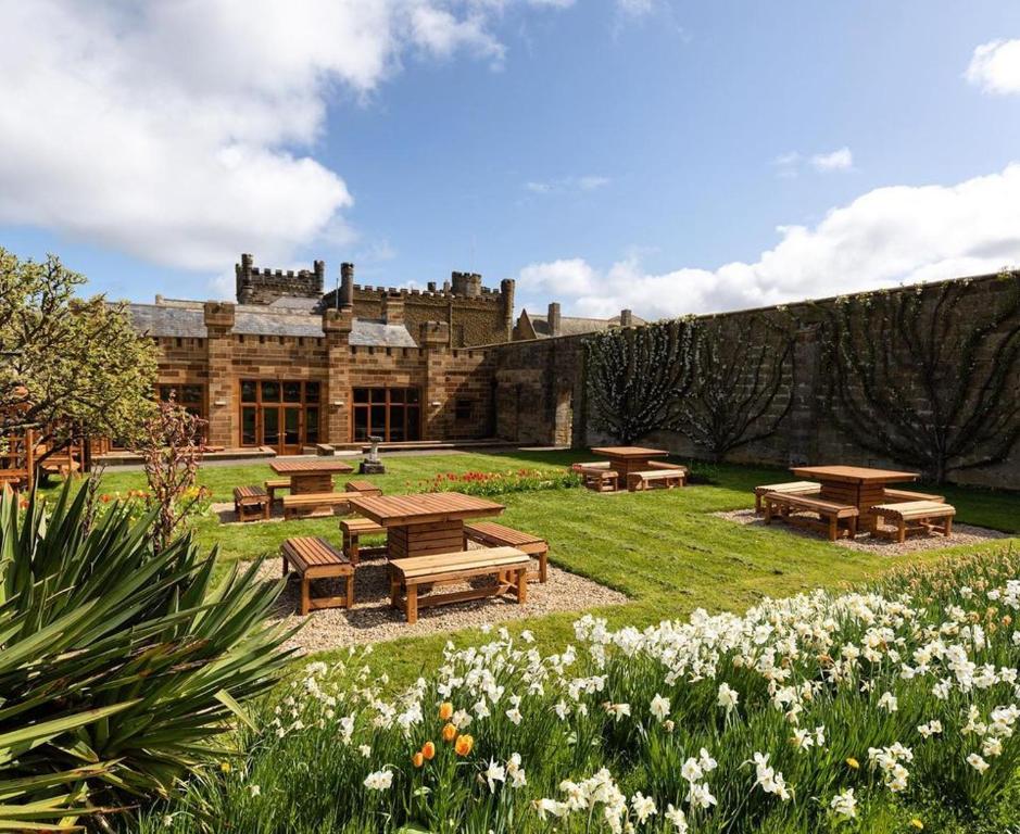 Sneaton Castle